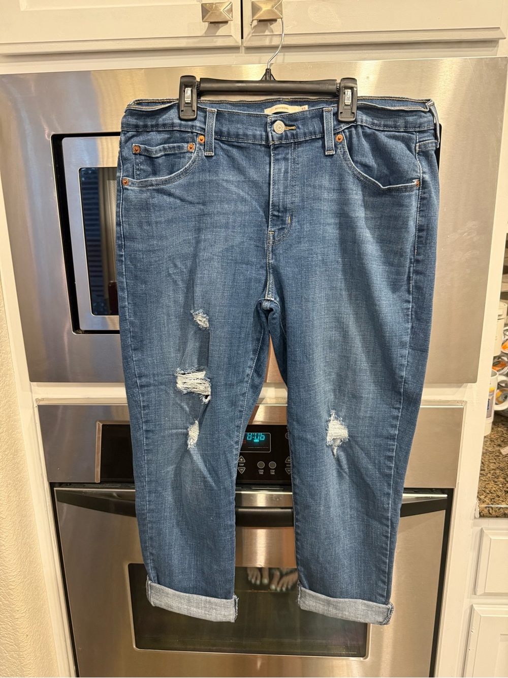 Levi’s Women's cropped Jeans - 33